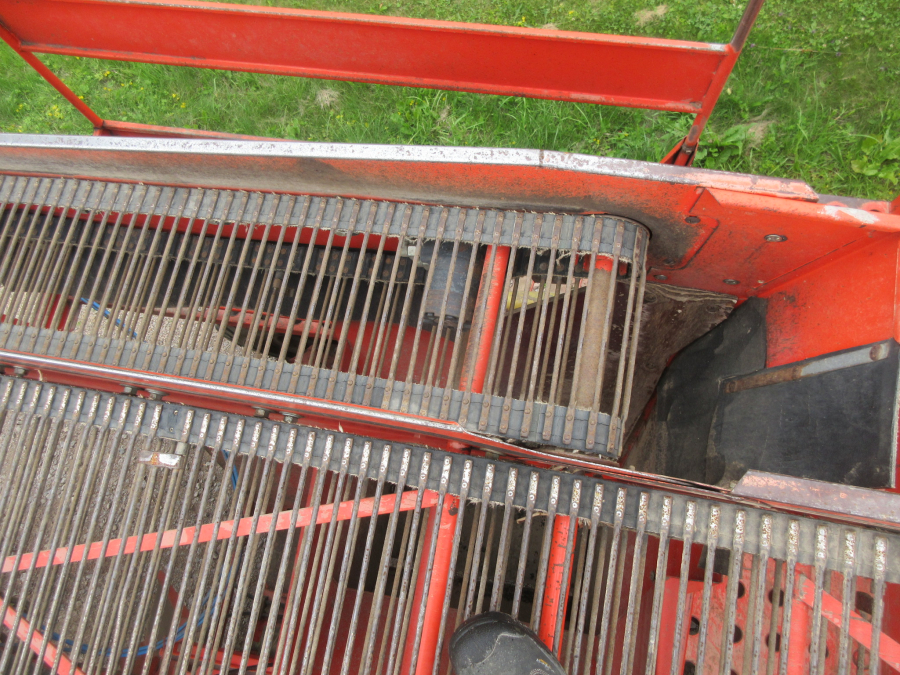 5998 Grimme SE75-40 potato harvester