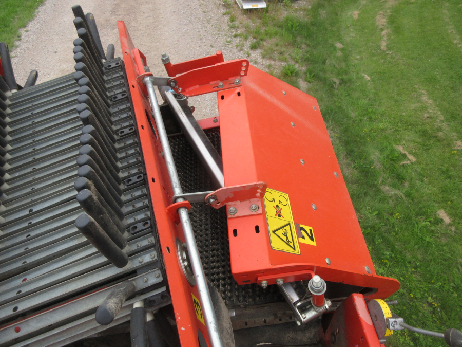 5998 Grimme SE75-40 potato harvester