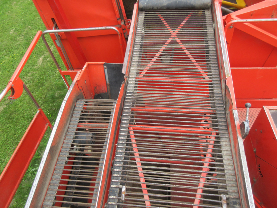 5998 Grimme SE75-40 potato harvester