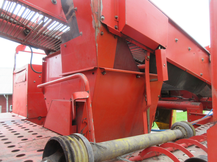5998 Grimme SE75-40 potato harvester
