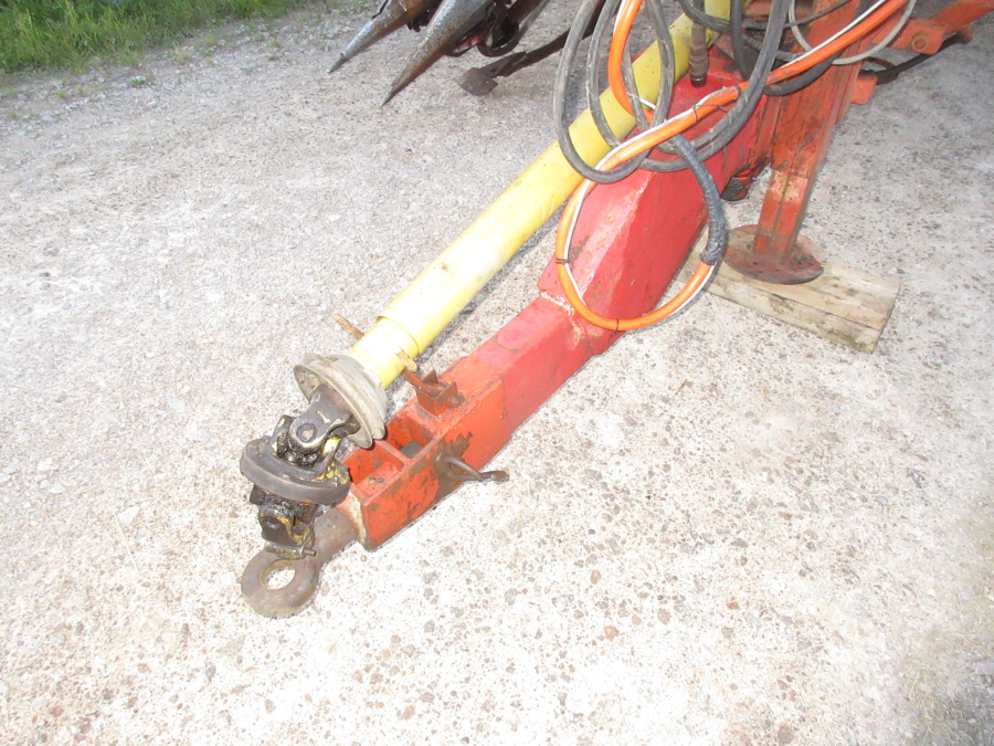 6037 Simon carrot harvester 1 row with bunker