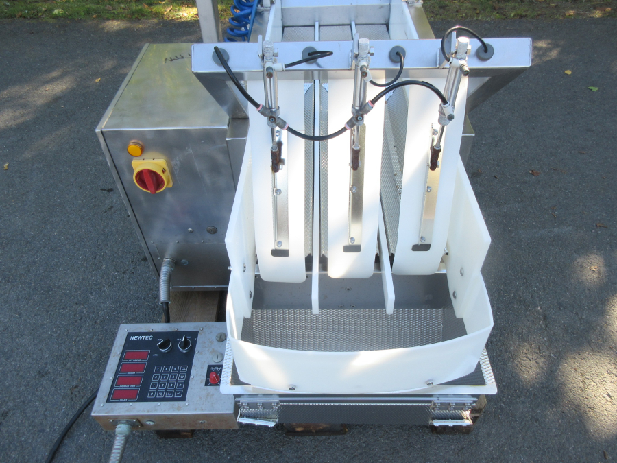 6045 Newtec 1100 R weigher for processed products
