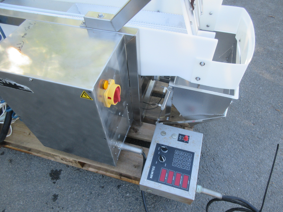 6045 Newtec 1100 R weigher for processed products
