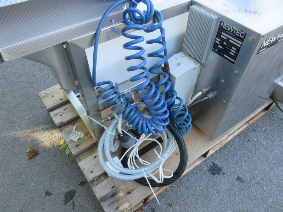 6045 Newtec 1100 R weigher for processed products