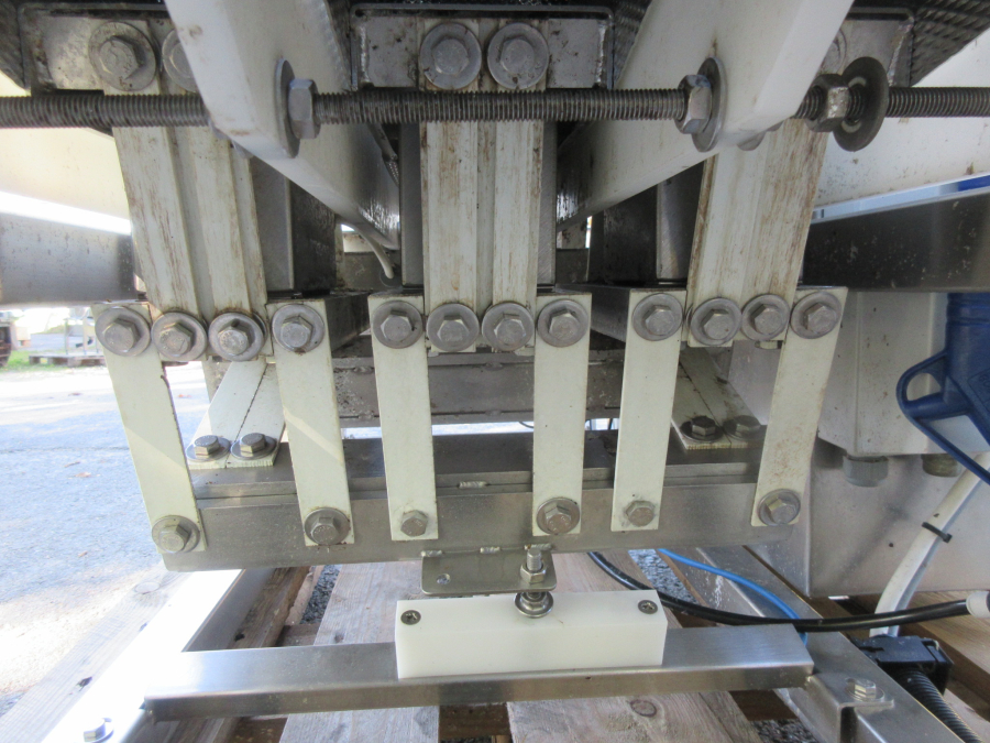 6045 Newtec 1100 R weigher for processed products