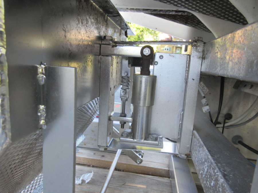 6045 Newtec 1100 R weigher for processed products