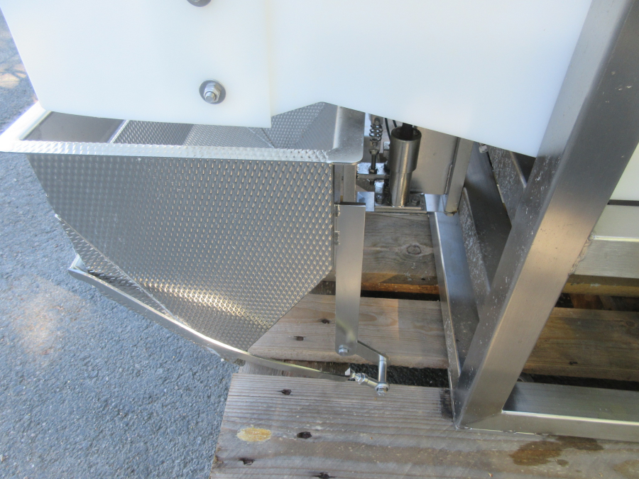 6045 Newtec 1100 R weigher for processed products