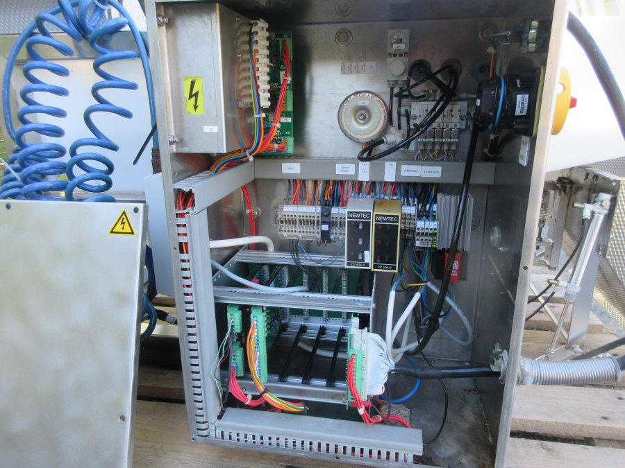 6045 Newtec 1100 R weigher for processed products