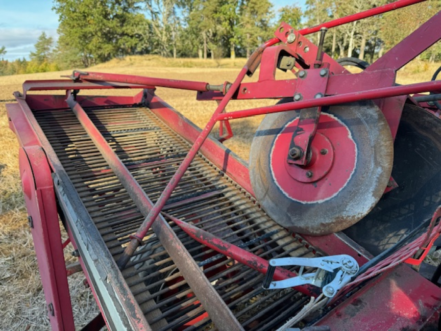 6047 Juko midi potato harvester