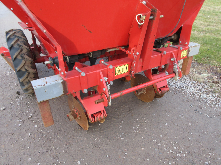 6081 Kverneland Underhaug 3000 potato planter