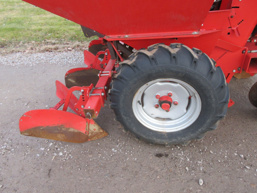 6081 Kverneland Underhaug 3000 potato planter