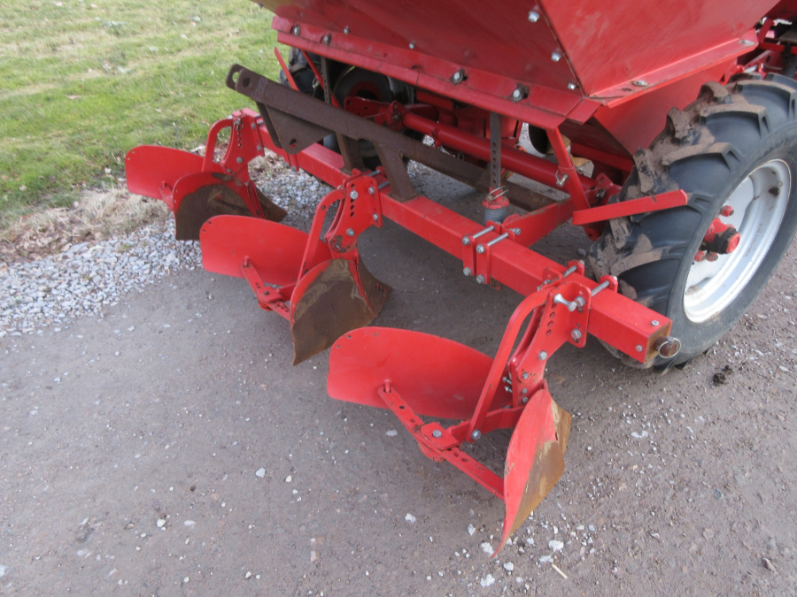 6081 Kverneland Underhaug 3000 potato planter