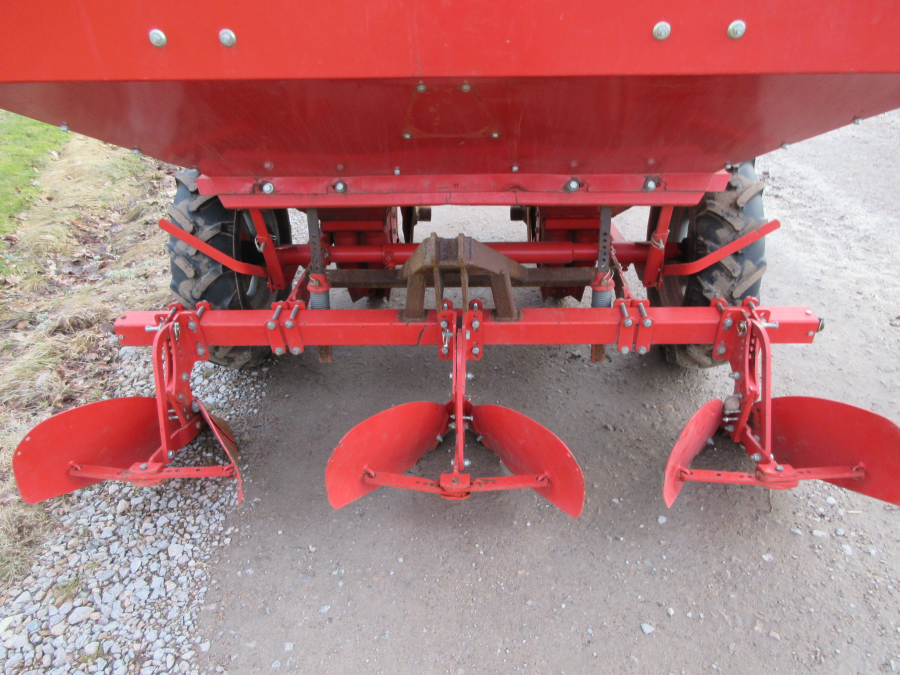 6081 Kverneland Underhaug 3000 potato planter