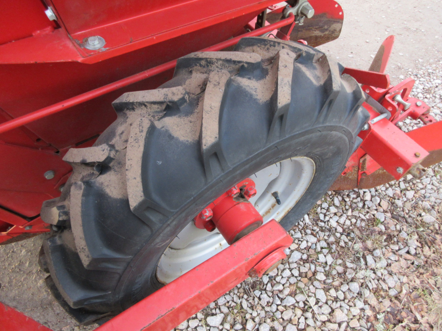 6081 Kverneland Underhaug 3000 potato planter