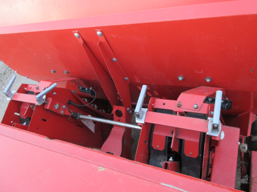 6081 Kverneland Underhaug 3000 potato planter