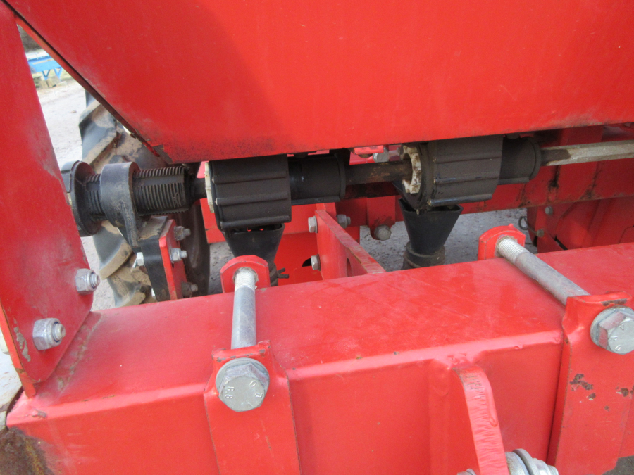 6081 Kverneland Underhaug 3000 potato planter