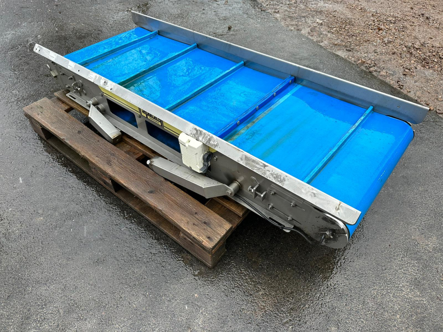 6083 EMVE elevator 1600x550 Edelstahl