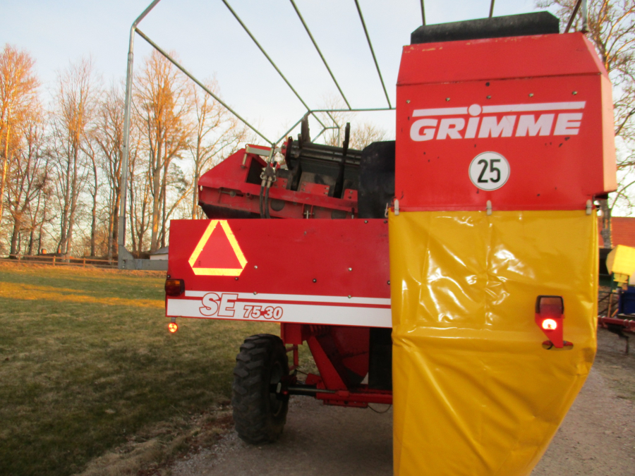 6148 Grimme SE75-30 potato harvester