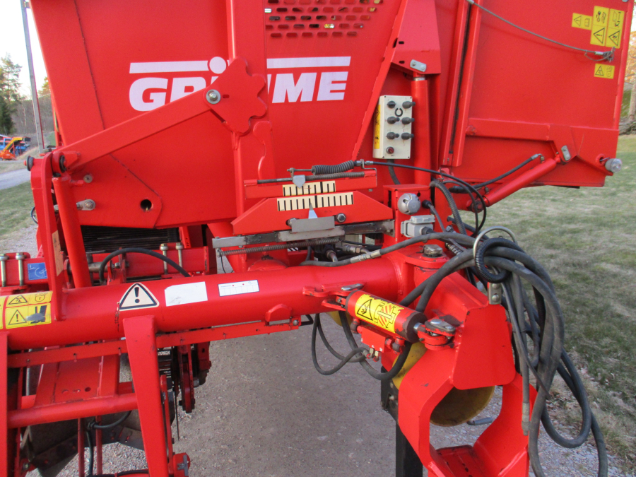 6148 Grimme SE75-30 potato harvester
