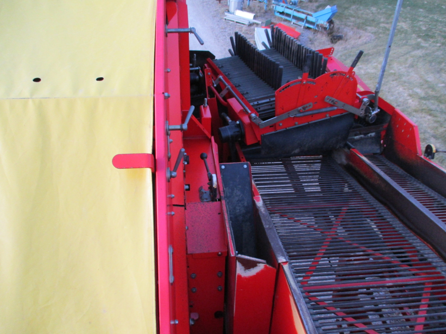 6148 Grimme SE75-30 potato harvester