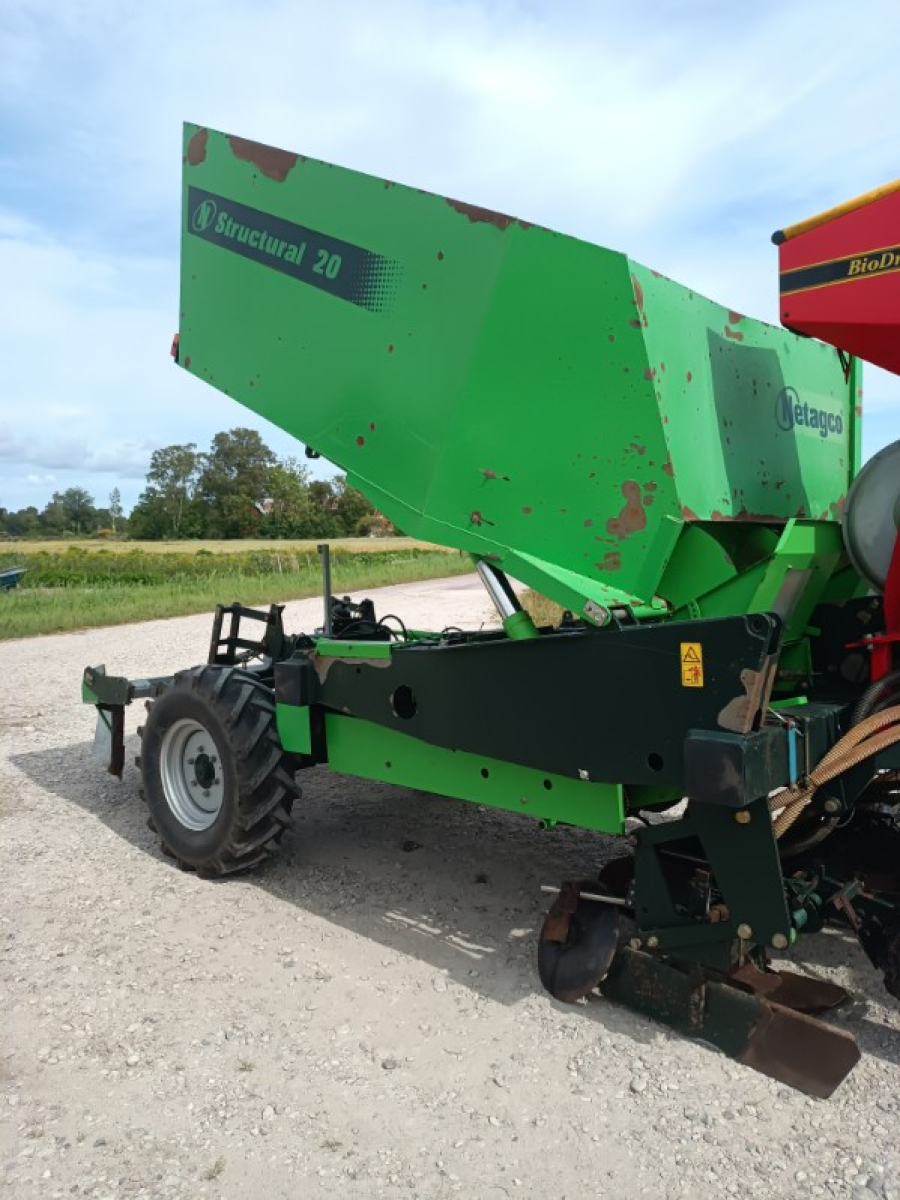 6186 Structural PM20 potato planter trailed