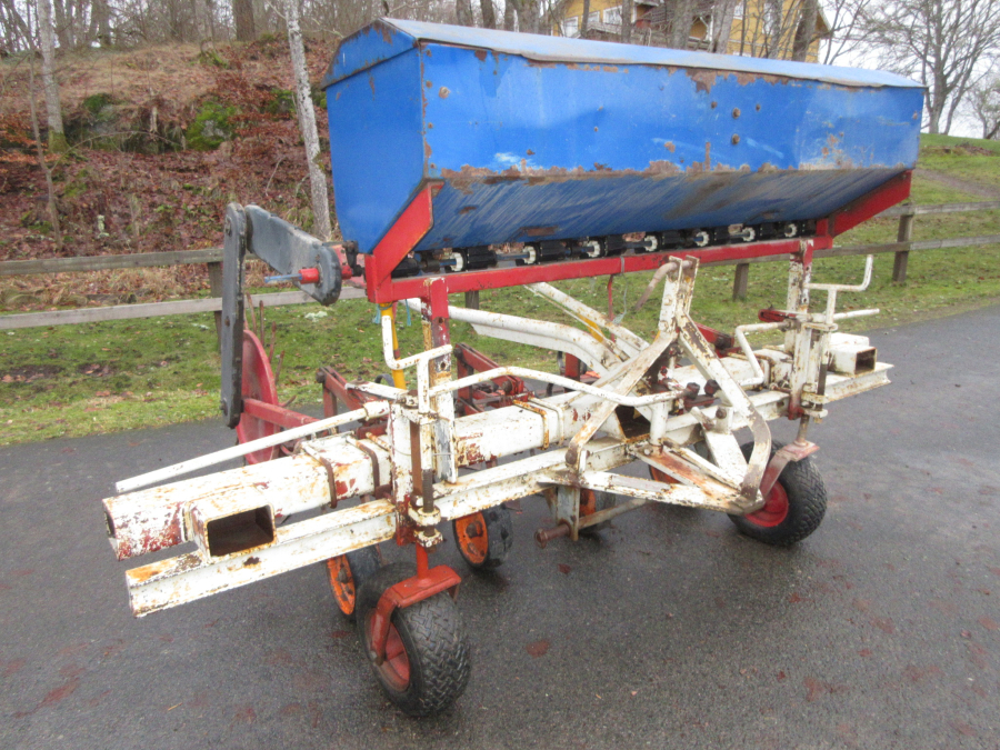 6218 Ugerlose row crop cleaner hoe