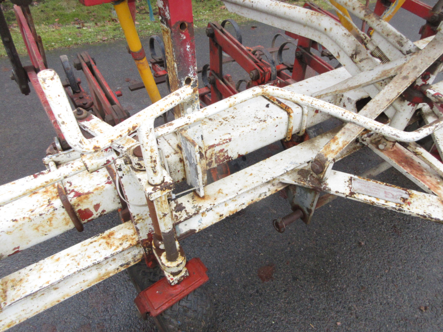 6218 Ugerlose row crop cleaner hoe