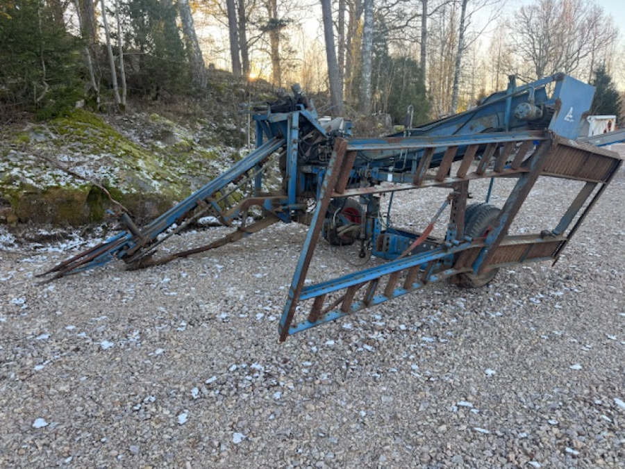 6224 Asa-Lift carrot harvester 1 row mounted