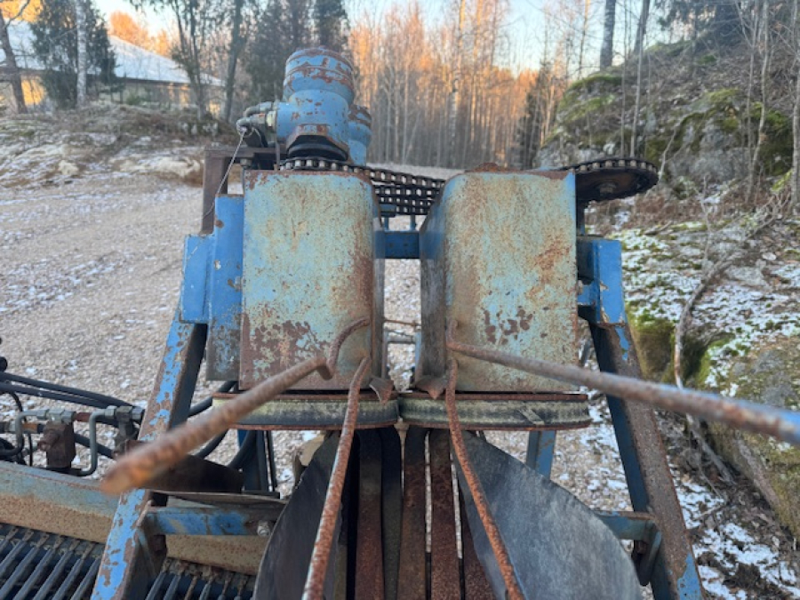 6224 Asa-Lift carrot harvester 1 row mounted