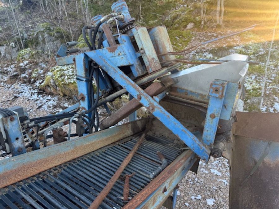 6224 Asa-Lift carrot harvester 1 row mounted
