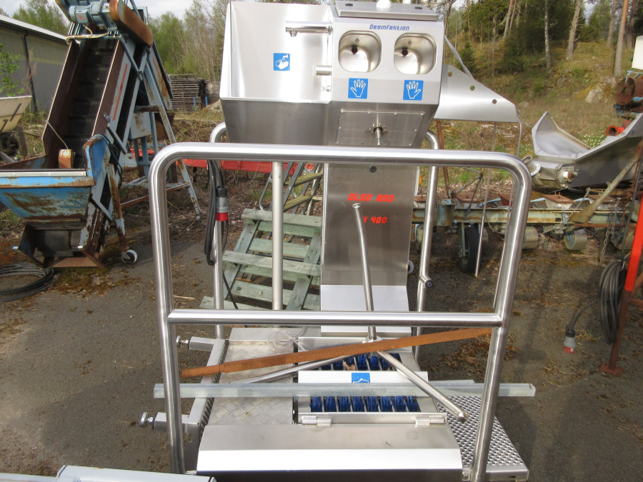 6233 Kohlhoff Walk-Through Sole Cleaning Machine DLSO-SL