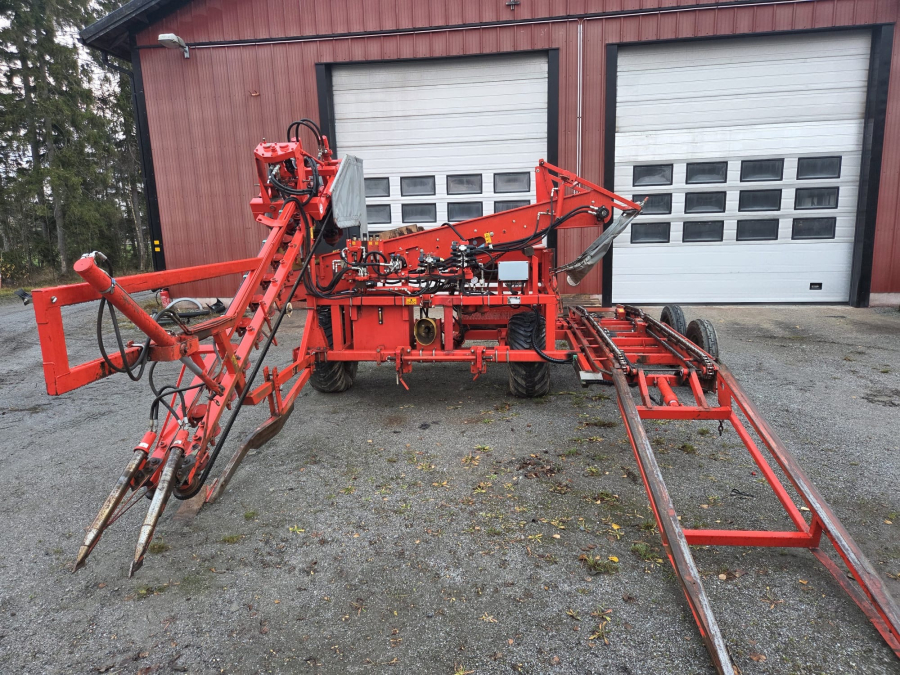 6247 Dewulf P3CC carrot harvester