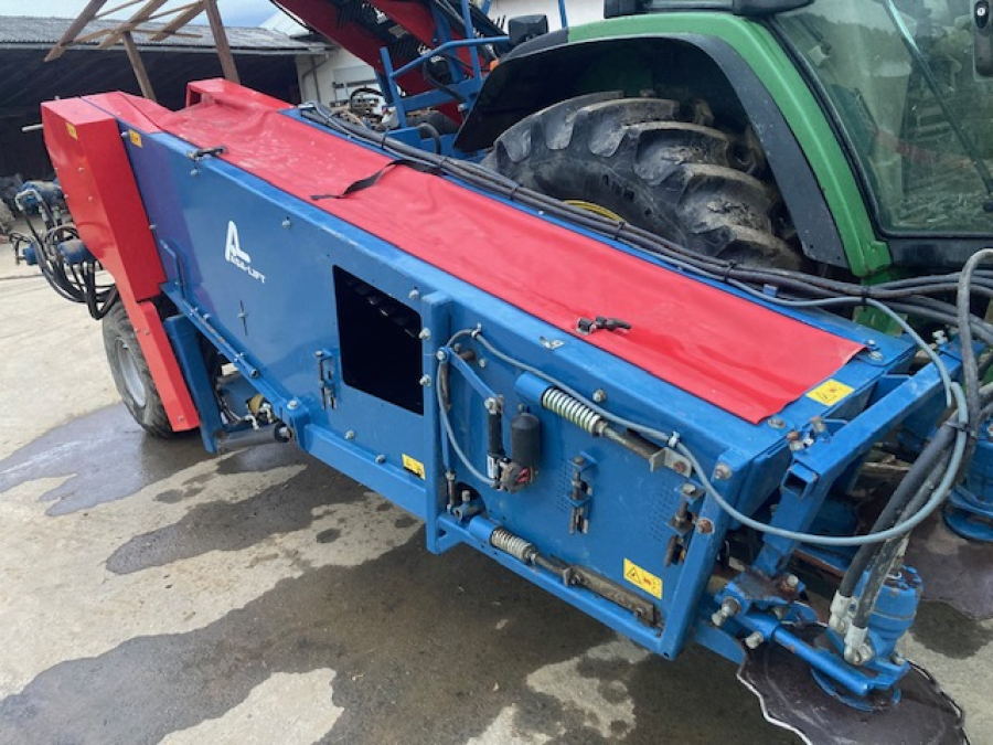 6268 Asa-Lift cabbage harvester with elevator and platform