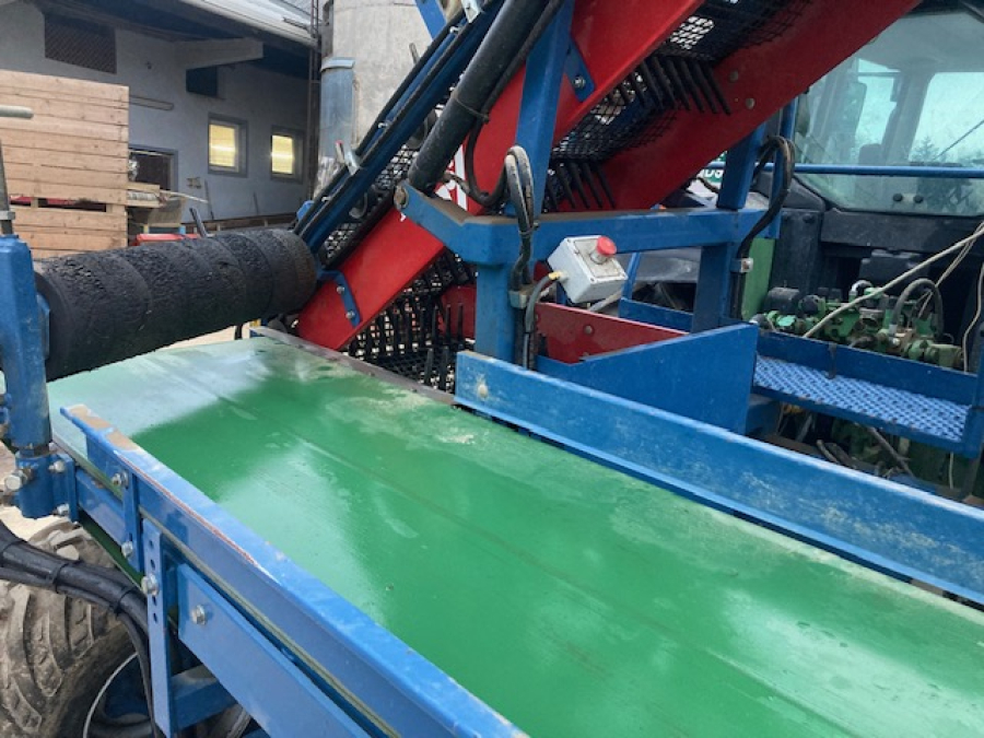 6268 Asa-Lift cabbage harvester with elevator and platform