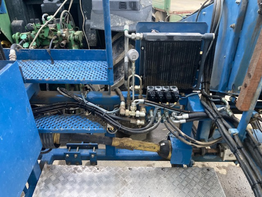 6268 Asa-Lift cabbage harvester with elevator and platform