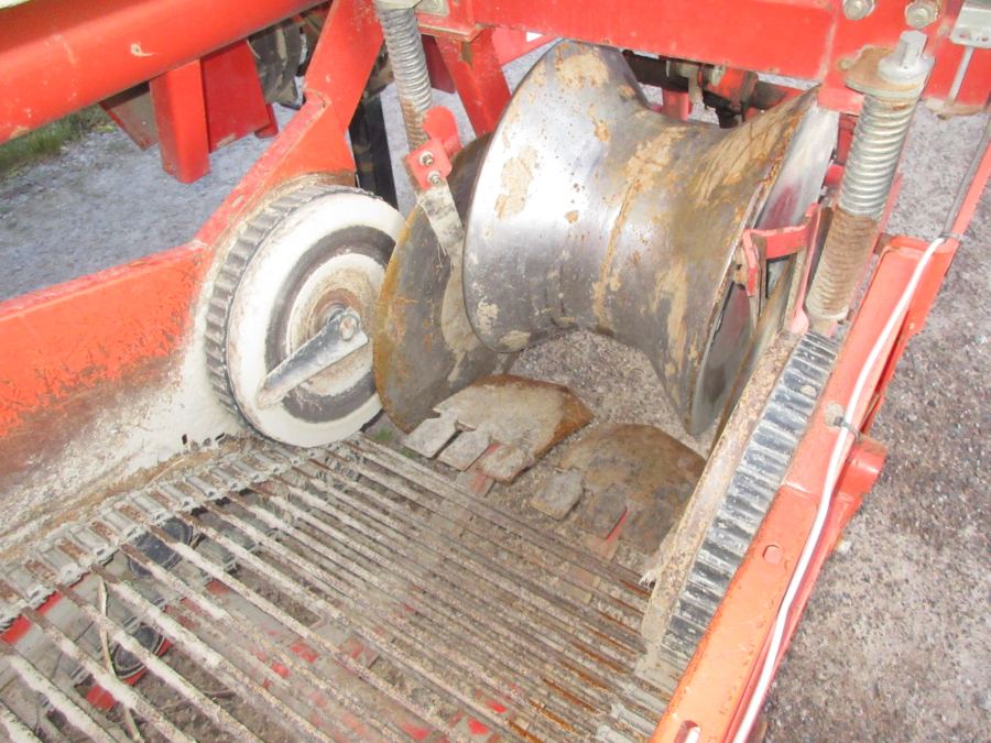 6280 Grimme SE75-40 potato harvester