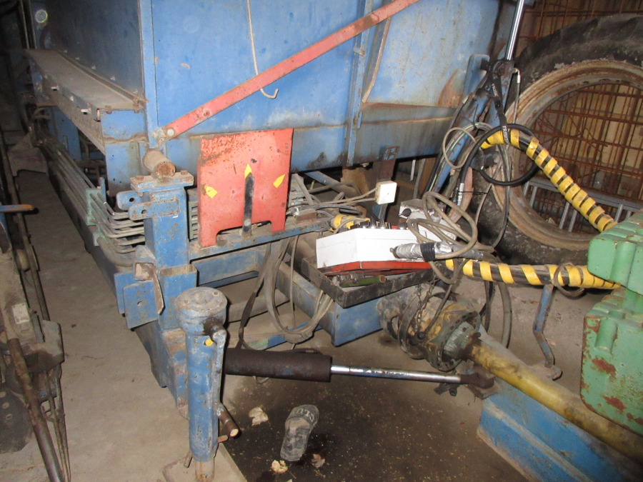 6282 Asa-Lift carrot harvester with bunker