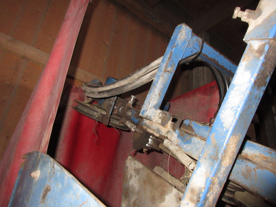6282 Asa-Lift carrot harvester with bunker
