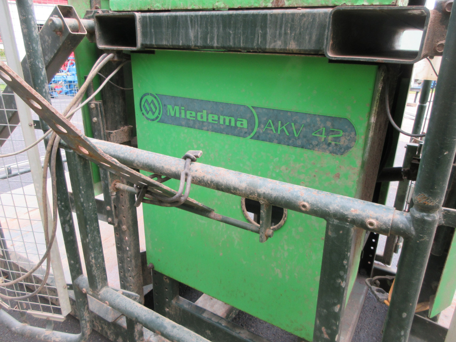 6309 Miedema AKV42 box filler