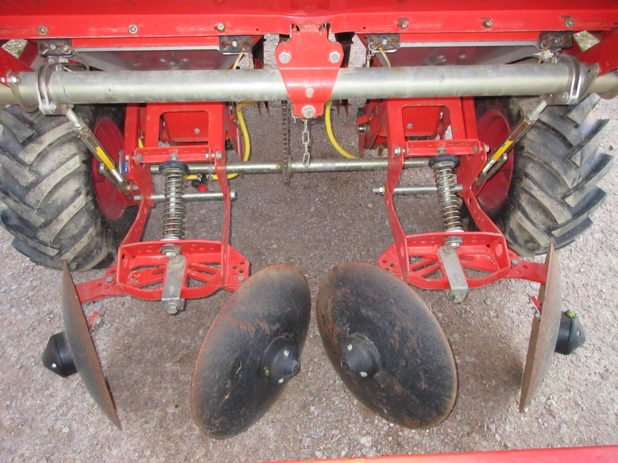 6320 Grimme GL32 F potato planter combi 2 row