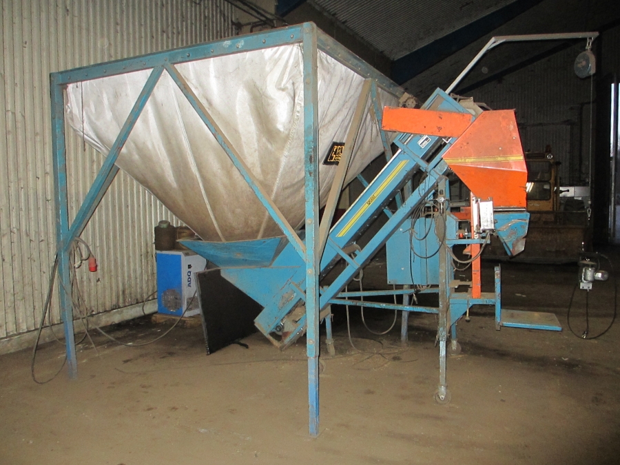 3581 EMVE automatic weigher with treira sack 
