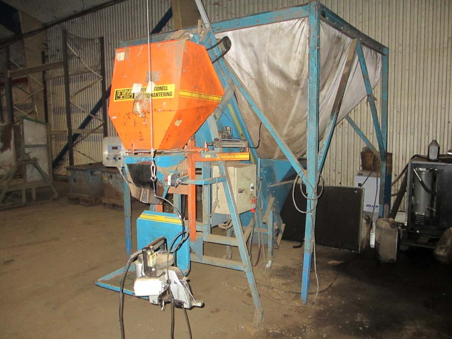 3581 EMVE automatic weigher with treira sack 