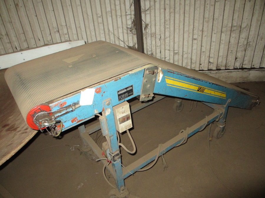 3592 EMVE rotating packaging table and bag elevator