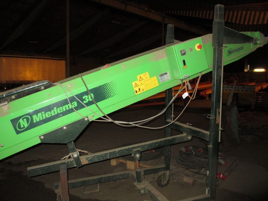 3608 Miedema Kistenfüller AKV42