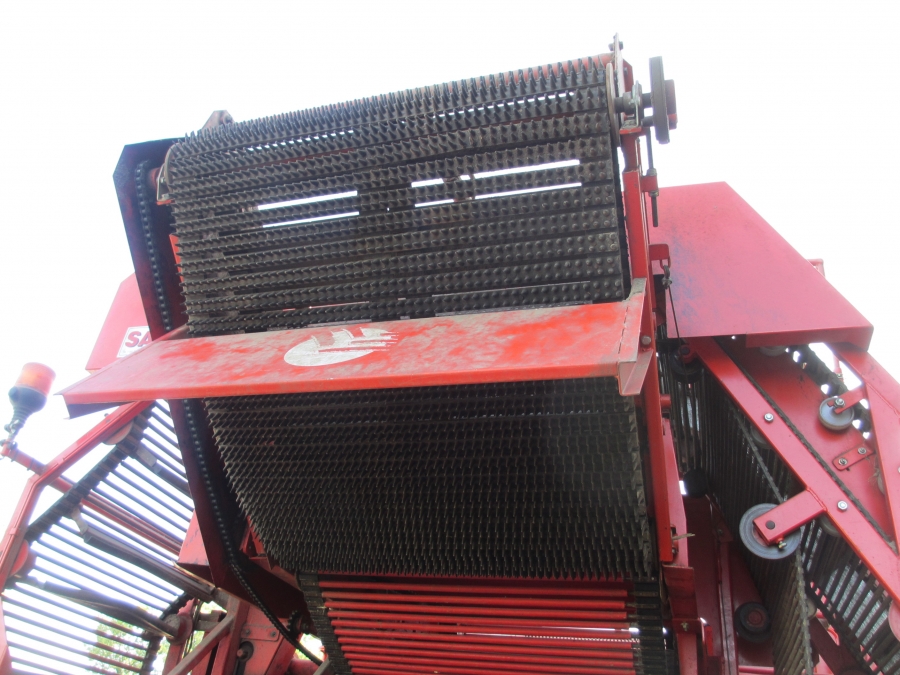 3636 Dewulf RDT superia 2 row potato harvester with bunker
