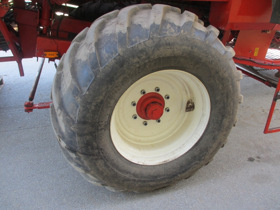 3636 Dewulf RDT superia 2 row potato harvester with bunker