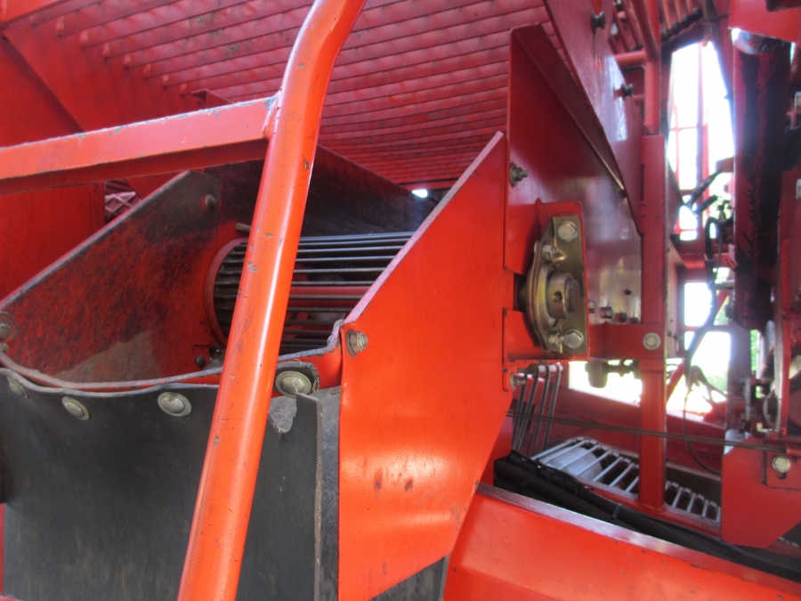 3636 Dewulf RDT superia 2 row potato harvester with bunker