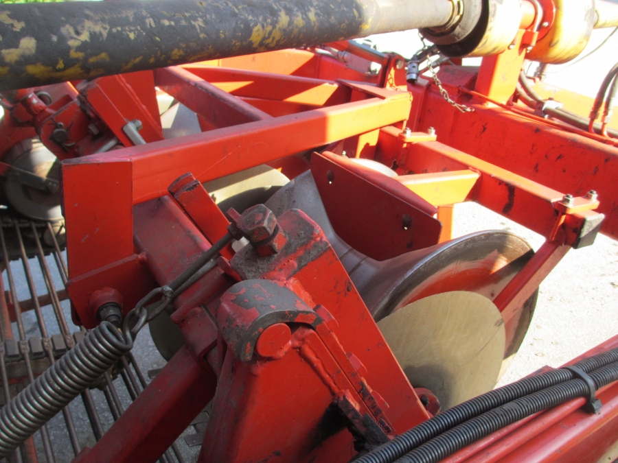 3636 Dewulf RDT superia 2 row potato harvester with bunker