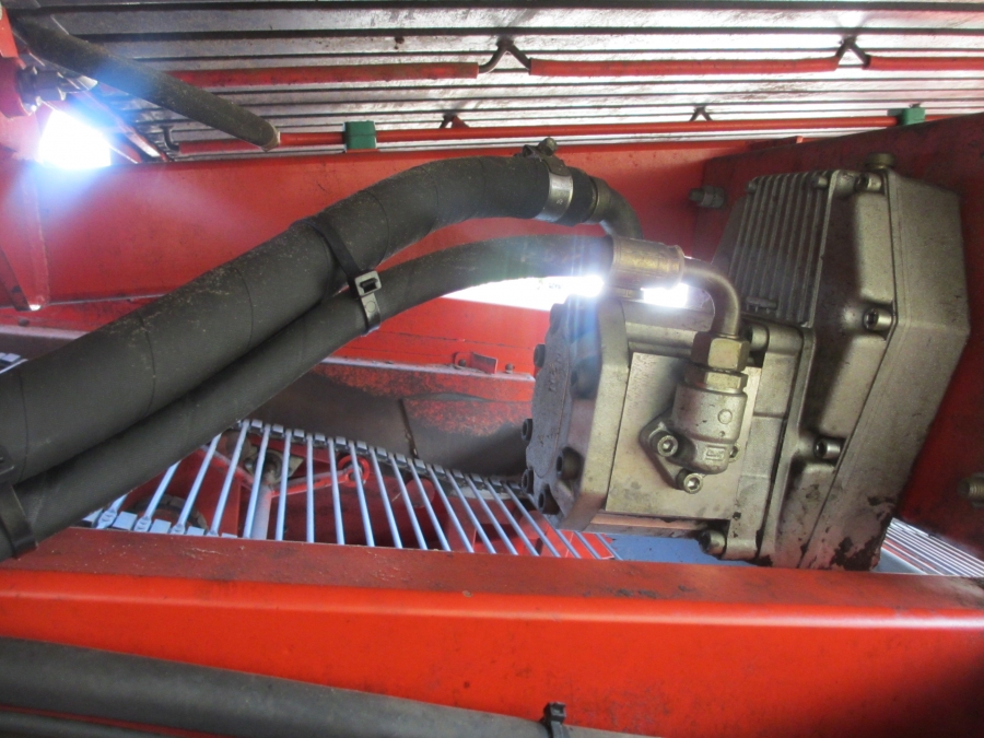 3636 Dewulf RDT superia 2 row potato harvester with bunker