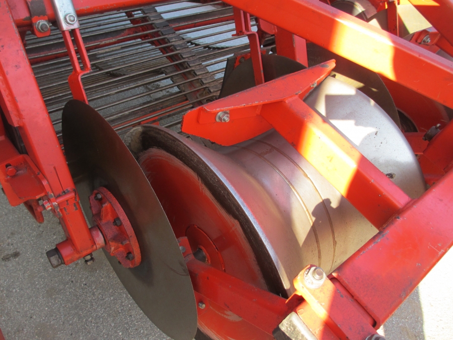 3636 Dewulf RDT superia 2 row potato harvester with bunker